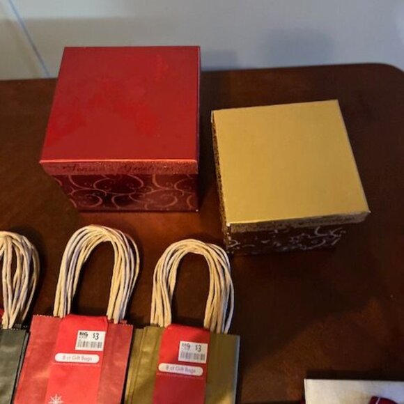 Holiday Gift Bags & Boxes Set With Santa Design & Festive Colors 52 pieces - Picture 5 of 12